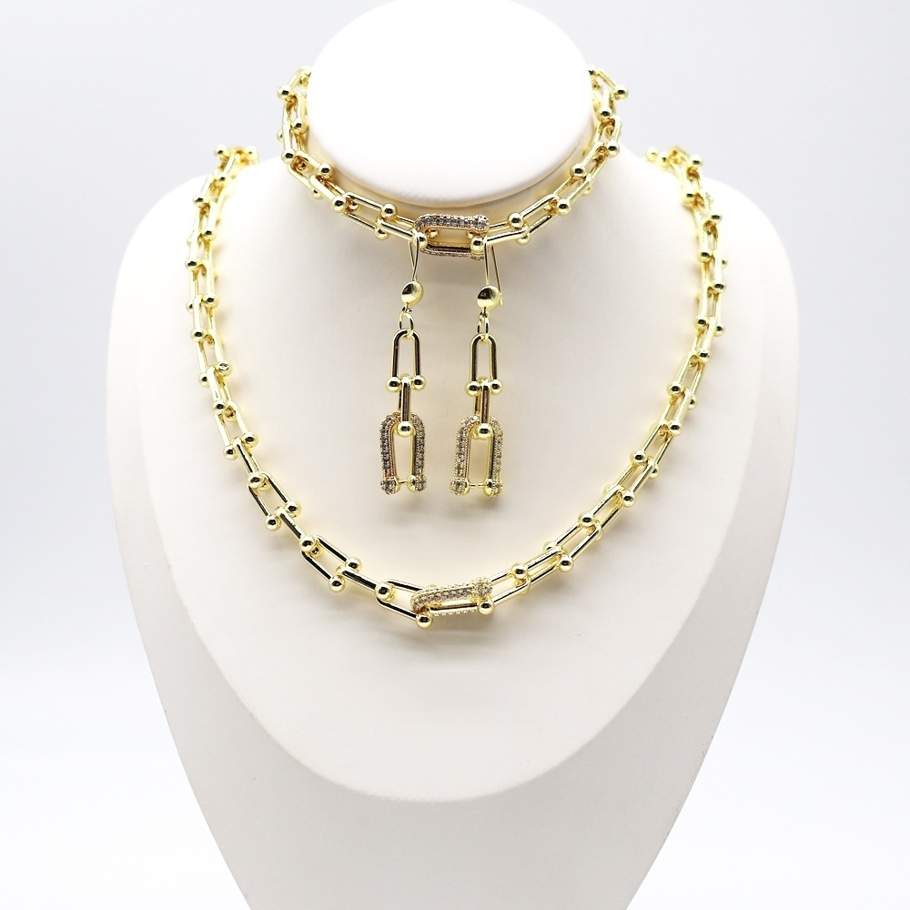 Chic Gold Necklace and Bracelet Set
